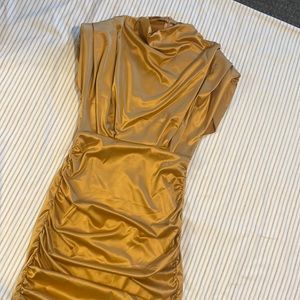 GLAMAKER GOLD DRESS W/ SHOULDER PADS SIZE M